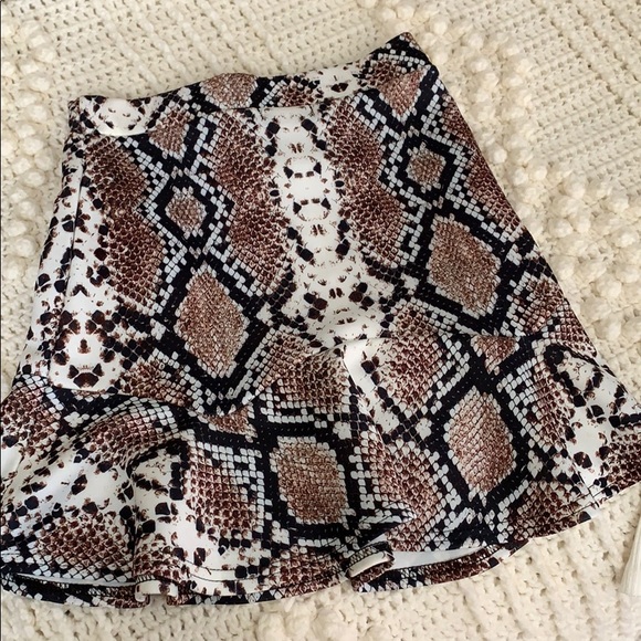 Pretty little thing snake skin skirt - Picture 2 of 3
